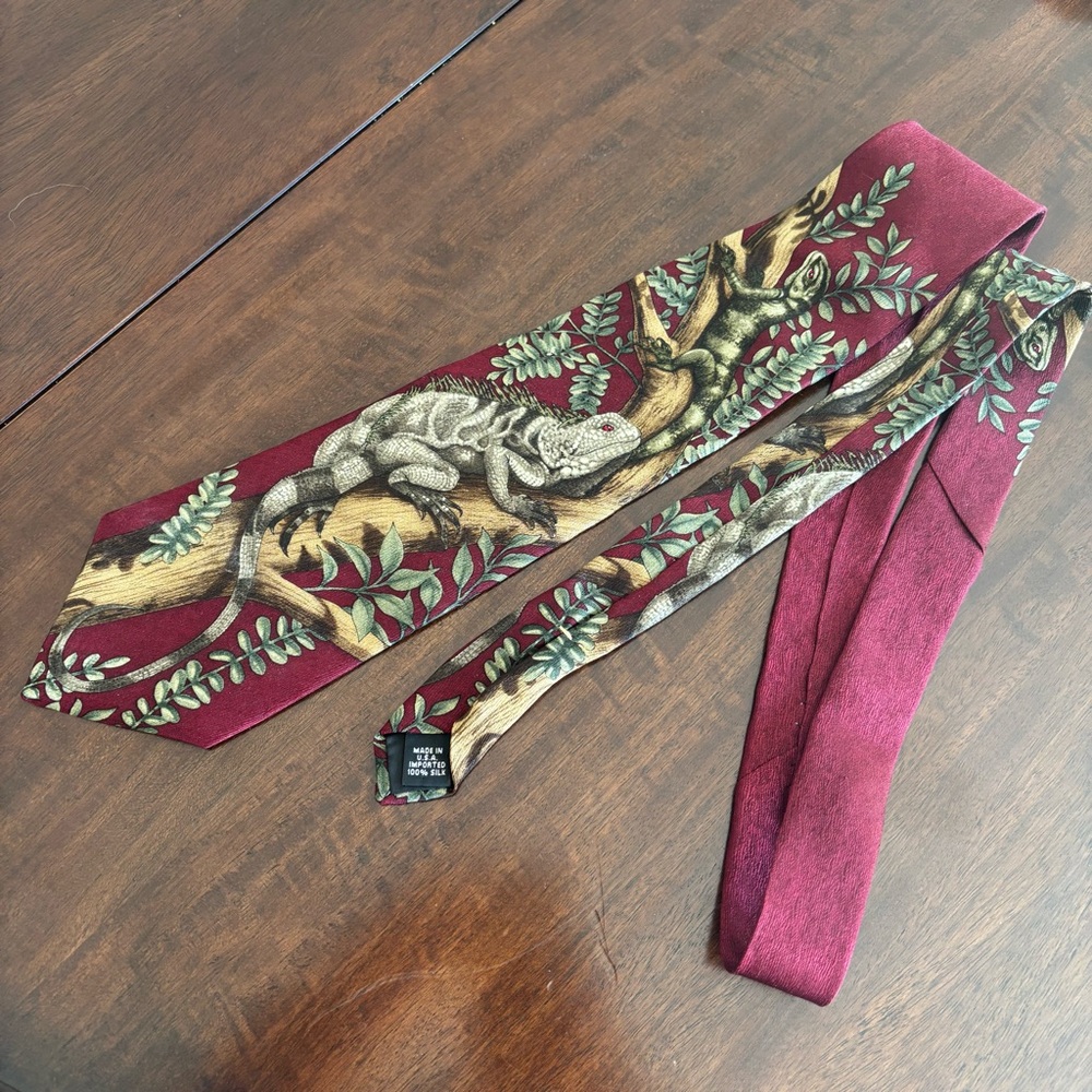 Endangered Species Iguana Tie